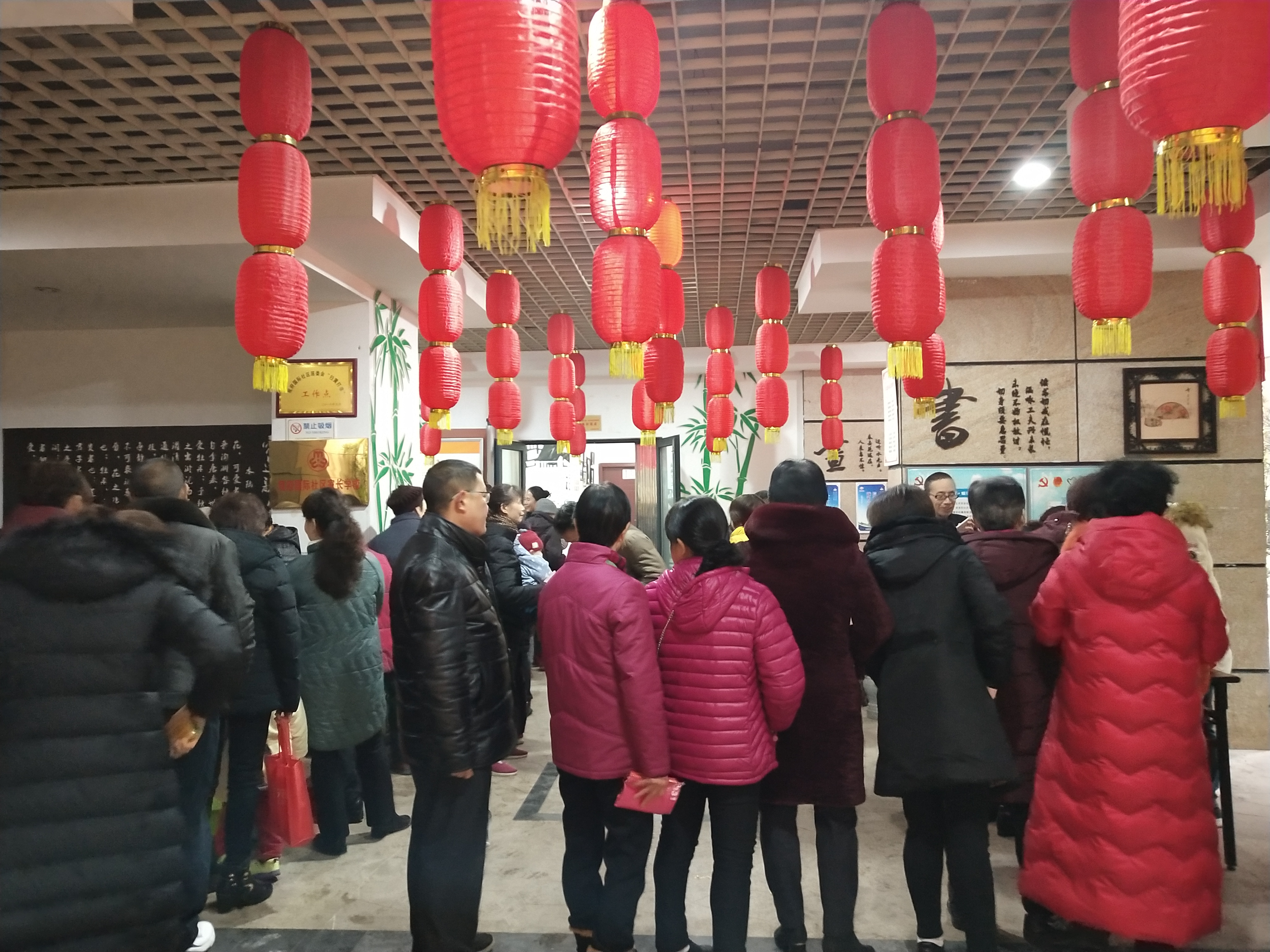 热闹的活动现场
